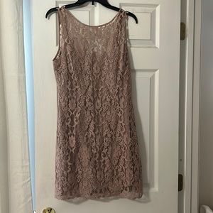 BRAND NEW NEVER WORN! Bb dakota.